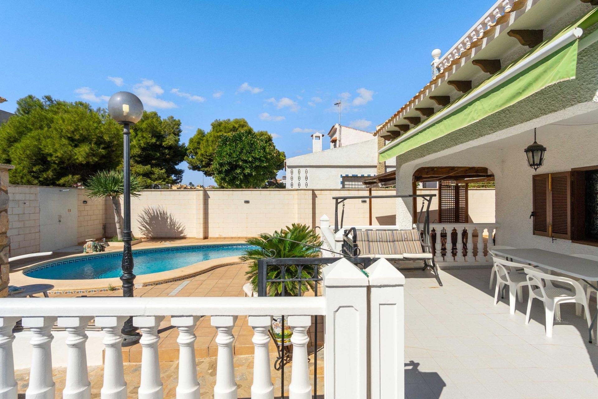 Wiederverkauf - Villa - Orihuela Costa - La Zenia