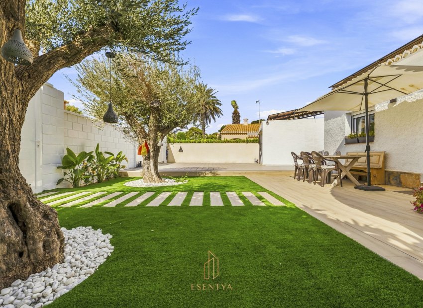 Wiederverkauf - Villa - Orihuela Costa - La Zenia