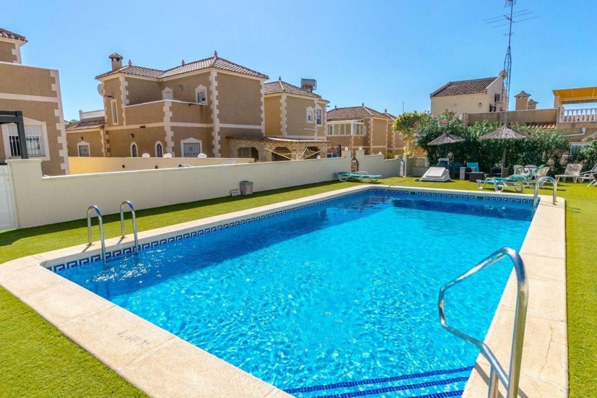 Wiederverkauf - Villa - Orihuela Costa - Villamartín