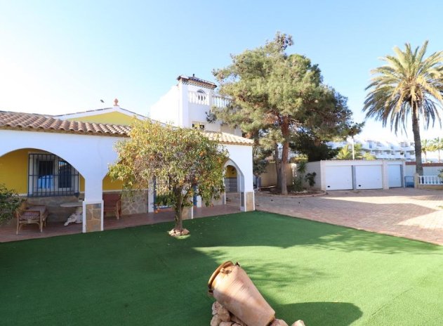 Resale - Villa - Orihuela Costa - Los Dolses