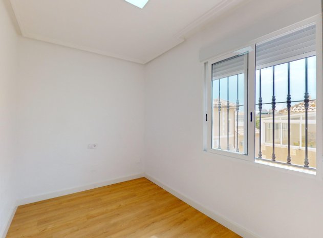 Reventa - Town House - San Miguel de Salinas - Urbanización Blue Lagoon