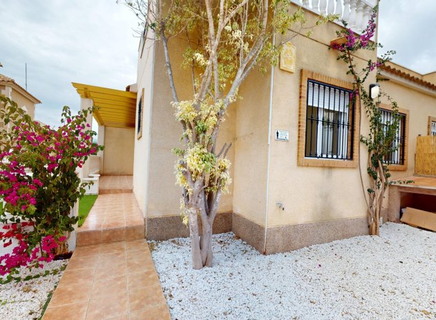 Reventa - Town House - San Miguel de Salinas - Urbanización Blue Lagoon