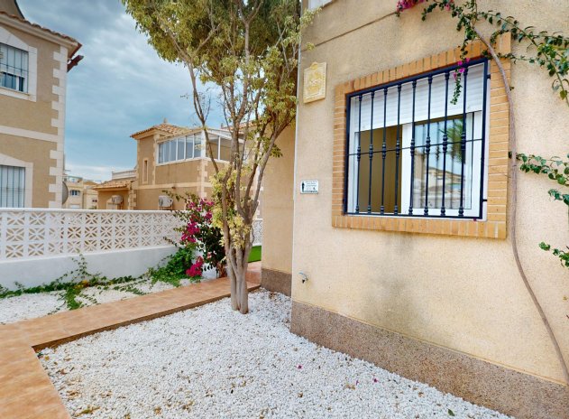 Reventa - Town House - San Miguel de Salinas - Urbanización Blue Lagoon