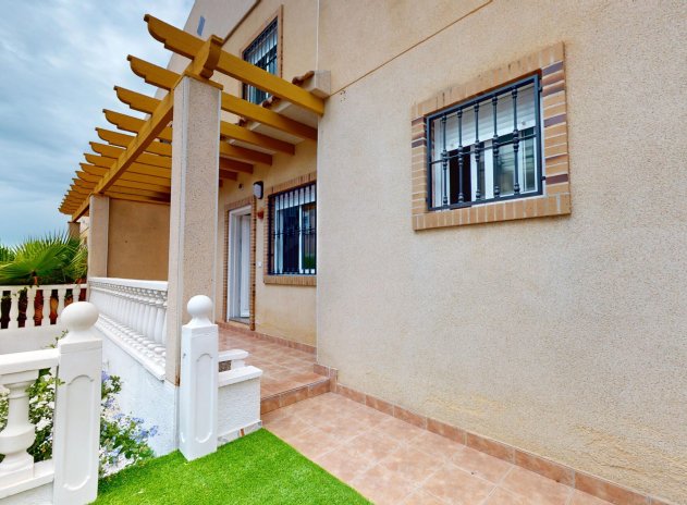 Reventa - Town House - San Miguel de Salinas - Urbanización Blue Lagoon