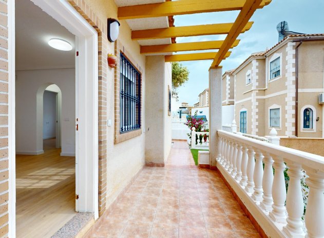 Reventa - Town House - San Miguel de Salinas - Urbanización Blue Lagoon