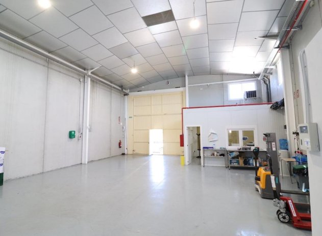 Wiederverkauf - Industrial unit - Los Montesinos - Centro