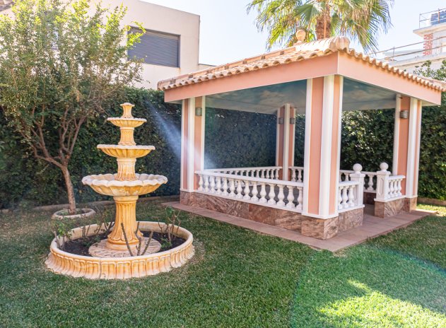 Resale - Villa - La Zenia - Beachside