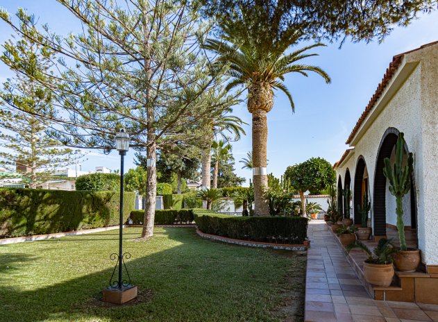 Resale - Villa - La Zenia - Beachside