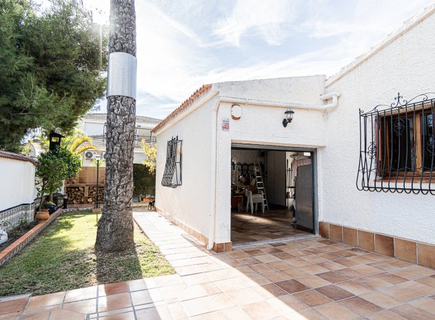 Herverkoop - Villa - La Zenia - Beachside