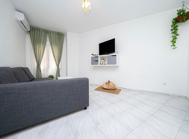 Resale - Apartment / flat - Torrevieja - Torrevieja Centre