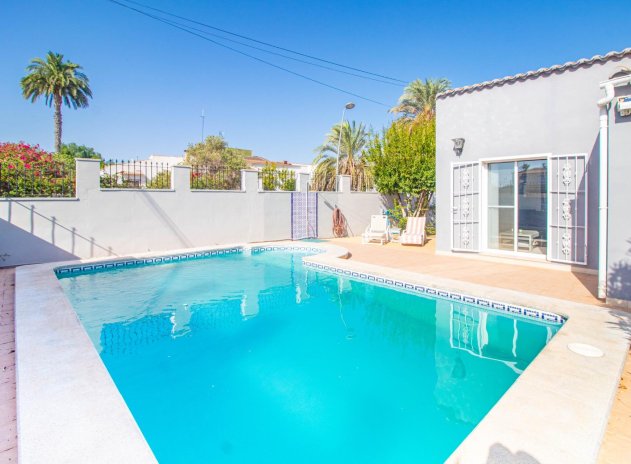 Reventa - Villa - Torrevieja - Los balcones