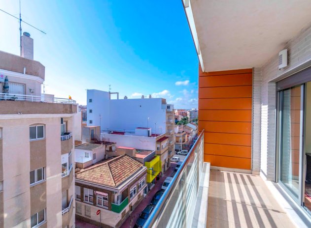 Resale - Apartment / flat - Torrevieja - Center