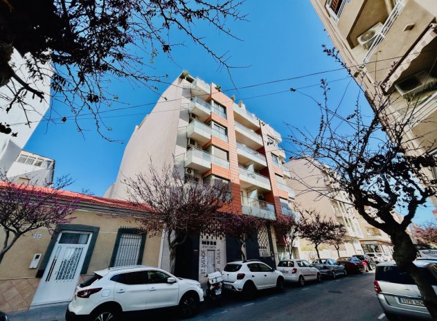 Resale - Apartment / flat - Torrevieja - Center