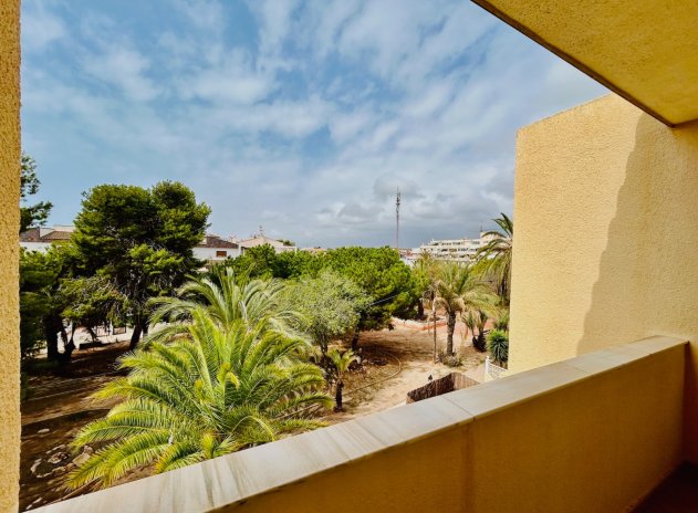 Resale - Apartment / flat - Torrevieja - Punta Prima