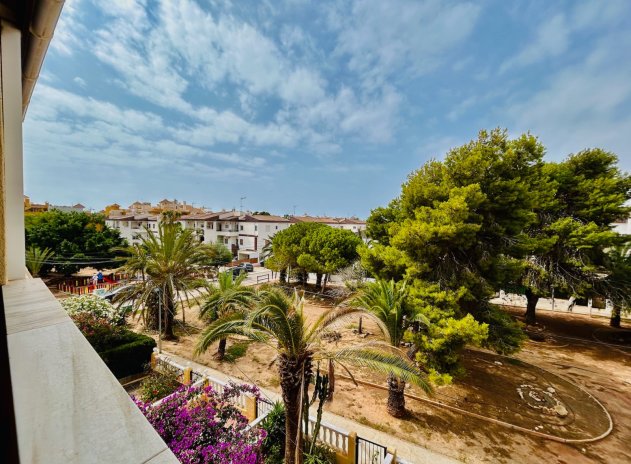 Resale - Apartment / flat - Torrevieja - Punta Prima