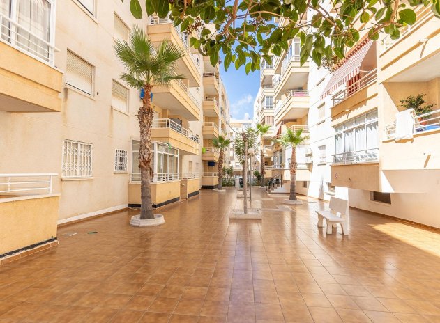 Resale - Apartment / flat - Torrevieja - Estacion de autobuses