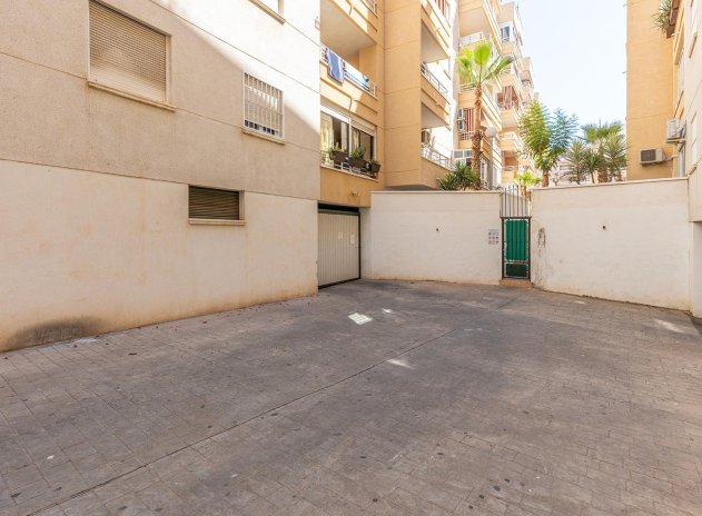 Resale - Apartment / flat - Torrevieja - Estacion de autobuses