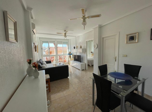 Resale - Apartment / flat - Torrevieja - La Mata pueblo