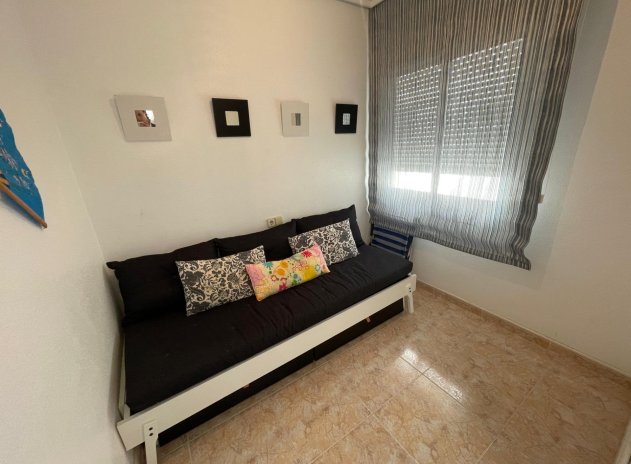 Resale - Apartment / flat - Torrevieja - La Mata pueblo