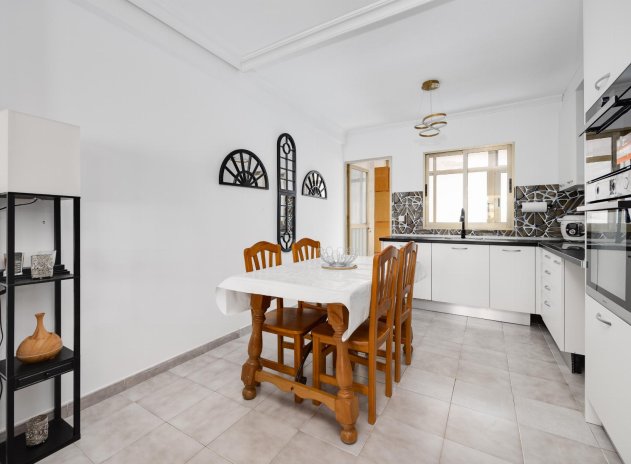 Resale - Apartment / flat - Torrevieja - Playa del Acequión