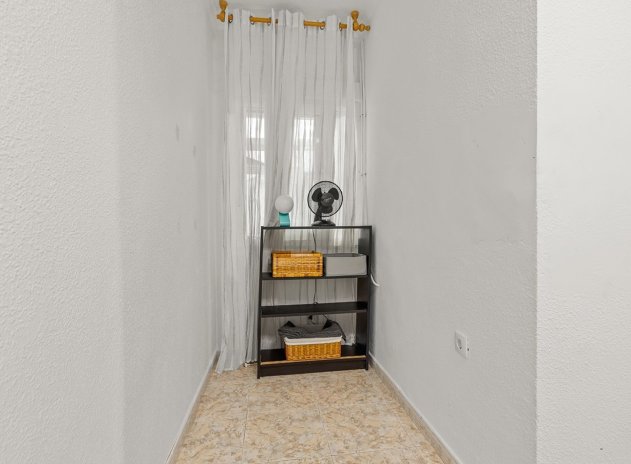 Resale - Apartment / flat - Torrevieja - Playa de los Naufragos