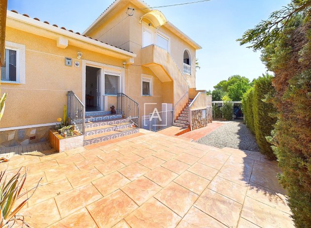 Resale - Villa - Pinar de Campoverde