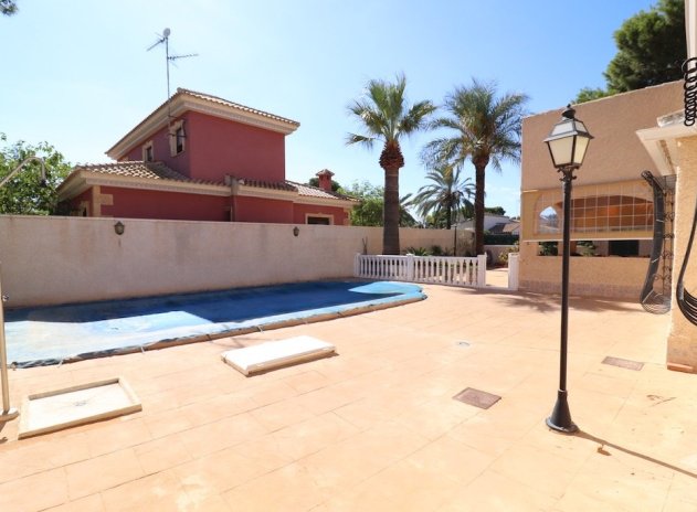 Herverkoop - Villa - Orihuela Costa - Punta Prima