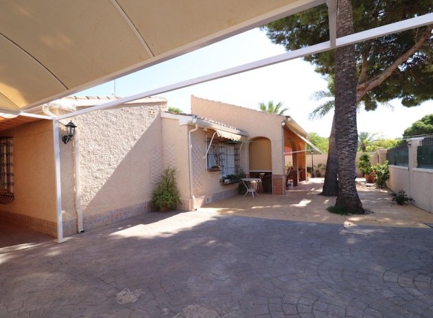 Resale - Villa - Orihuela Costa - Punta Prima