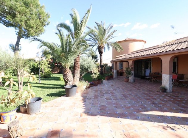 Resale - Villa - Torrevieja - El Chaparral