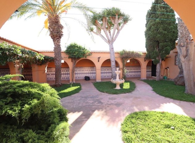 Resale - Villa - Torrevieja - El Chaparral