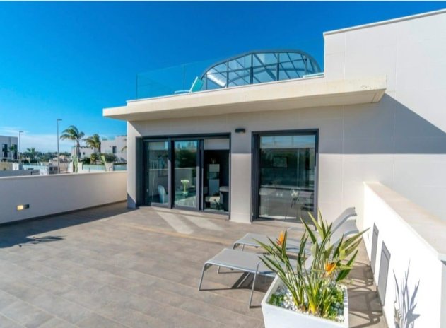 Resale - Villa - Orihuela Costa - Campoamor