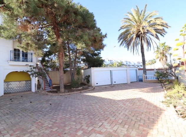 Resale - Villa - Orihuela Costa - Los Dolses