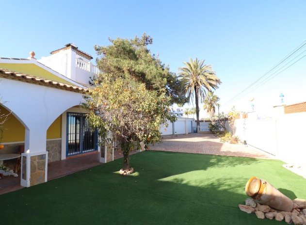 Resale - Villa - Orihuela Costa - Los Dolses