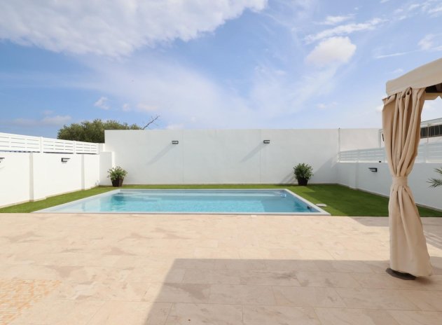 Resale - Villa - Torrevieja - San luis