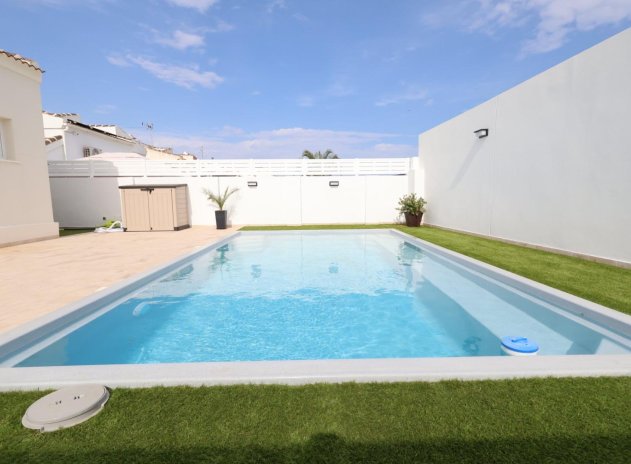 Resale - Villa - Torrevieja - San luis