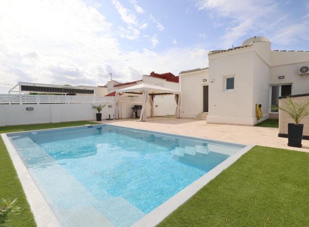 Resale - Villa - Torrevieja - San luis