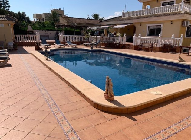 Resale - Villa - Torrevieja - Los altos