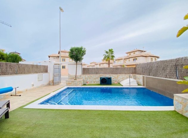 Revente - Villa - Orihuela Costa - Montezenia