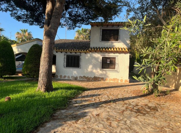 Resale - Villa - Orihuela Costa - Punta Prima