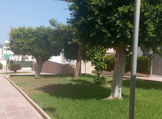 Resale - Bungalow - Torrevieja - Los altos