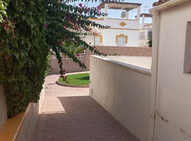 Resale - Bungalow - Torrevieja - Los altos