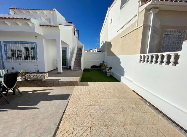 Resale - Villa - Orihuela Costa - Las Mimosas