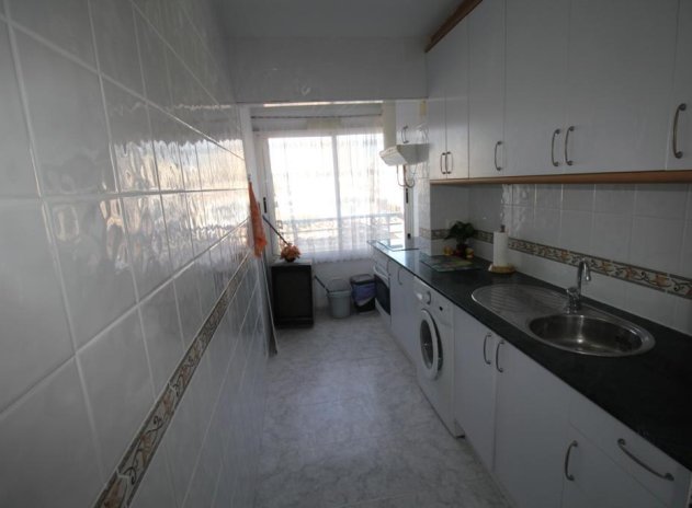 Resale - Apartment / flat - Torrevieja - Paseo maritimo