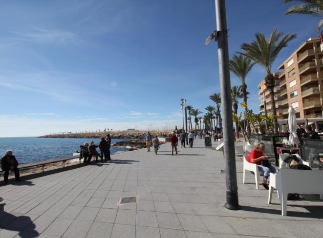 Resale - Apartment / flat - Torrevieja - Paseo maritimo