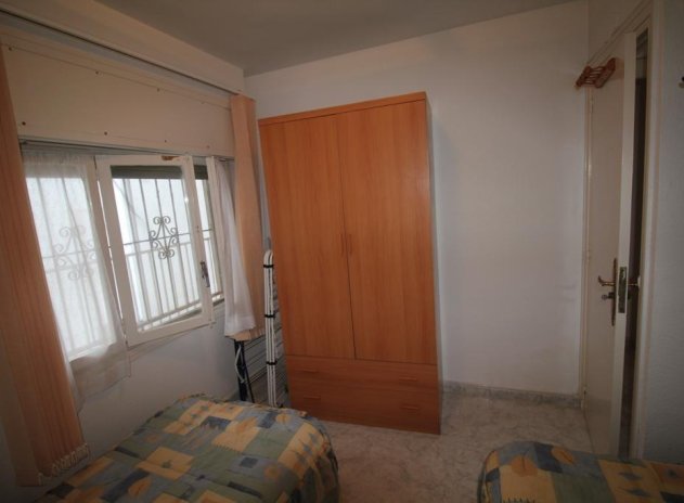 Resale - Apartment / flat - Torrevieja - Paseo maritimo