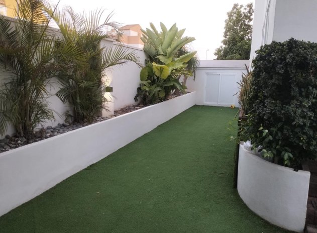 Wiederverkauf - Terraced house - Torrevieja - Torretas