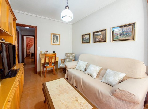 Resale - Apartment / flat - Torrevieja - Puerto