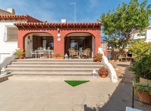 Wiederverkauf - Villa - Orihuela Costa - Punta Prima