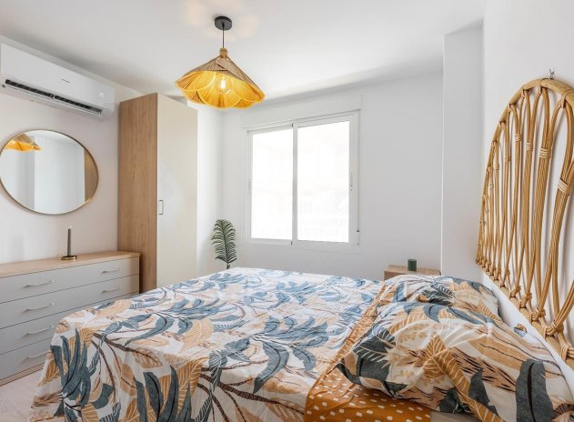 Resale - Apartment / flat - Torrevieja - Playa de los Naufragos