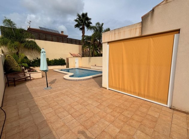 Resale - Villa - Torrevieja Centro - Torrevieja